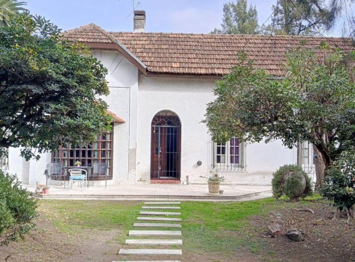 Casa · 354m² · 8 Ambientes · 5 Cocheras