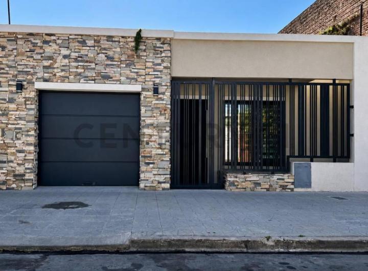 Casa · 92m² · 3 Ambientes · 1 Cochera