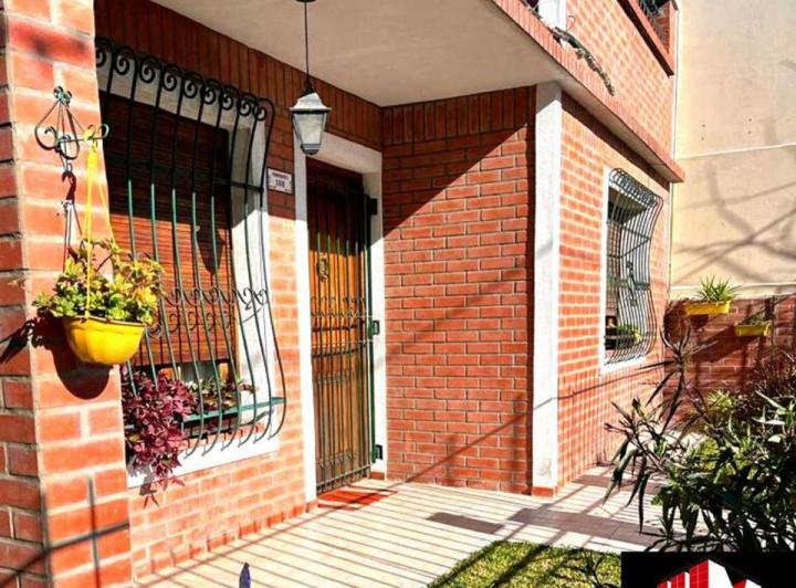 Casa · 80m² · 3 Ambientes · 1 Cochera