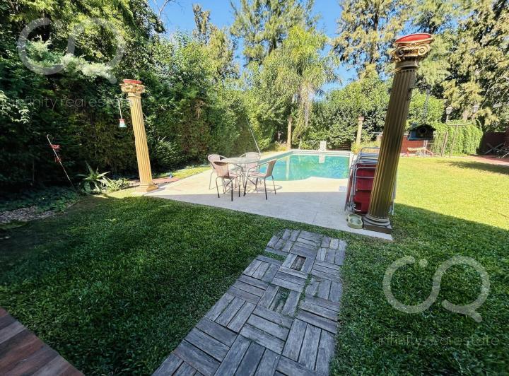 Casa · 257m² · 5 Ambientes · 4 Cocheras