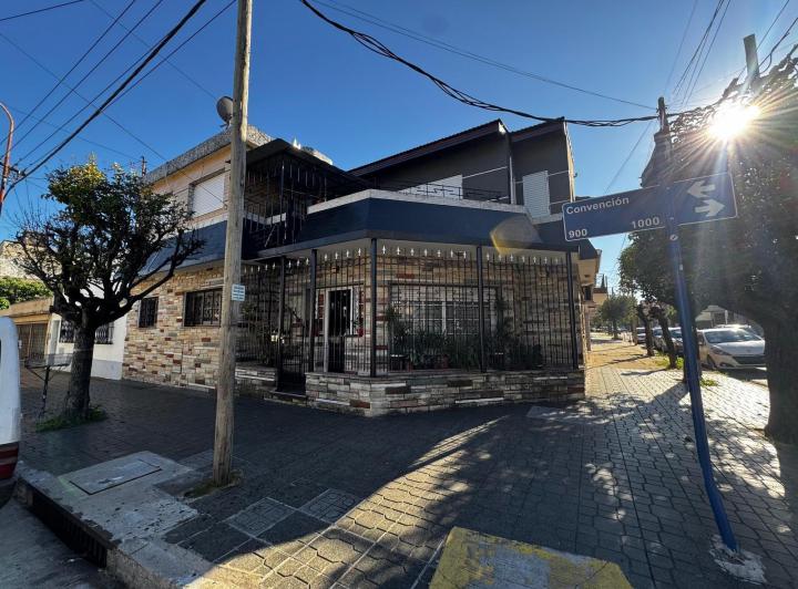 Casa · 220m² · 5 Ambientes
