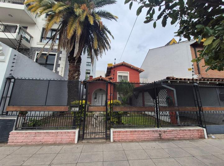 Casa · 300m² · 4 Ambientes · 3 Cocheras