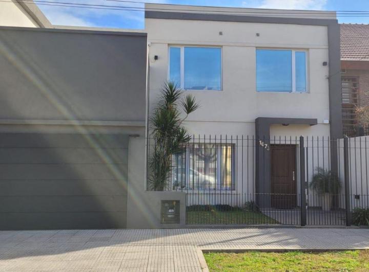 Casa · 162m² · 5 Ambientes · 1 Cochera