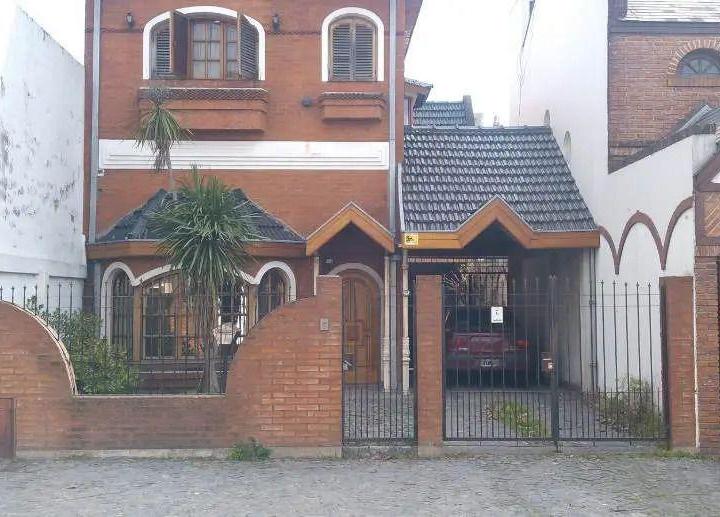 Casa · 300m² · 5 Ambientes · 1 Cochera