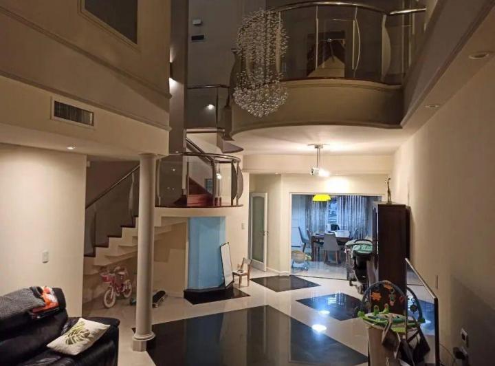 Casa · 400m² · 6 Ambientes · 1 Cochera