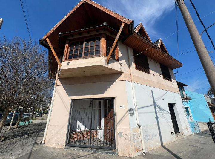 Casa · 200m² · 8 Ambientes