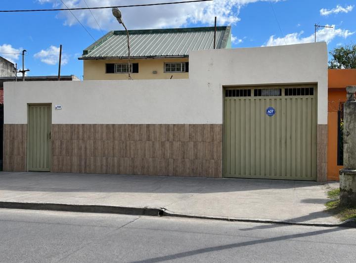 Casa · 500m² · 3 Ambientes · 2 Cocheras