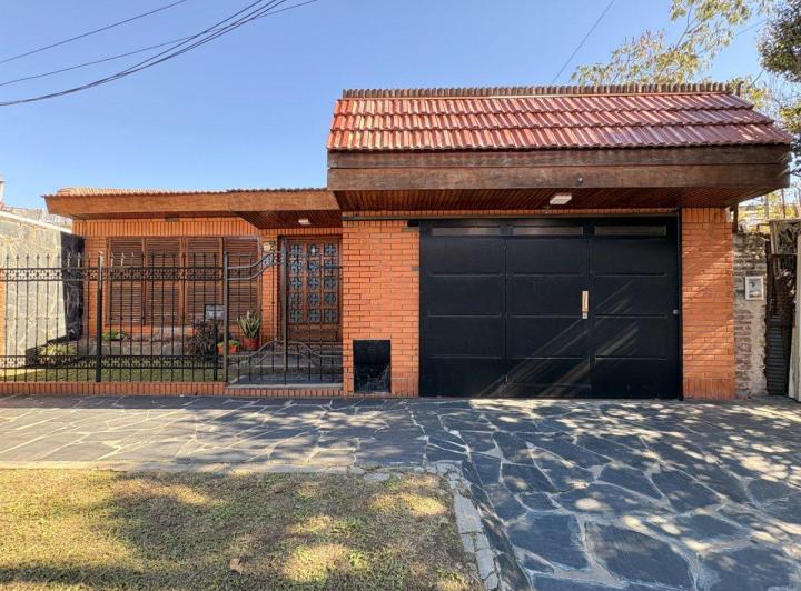 Casa · 197m² · 4 Ambientes · 2 Cocheras