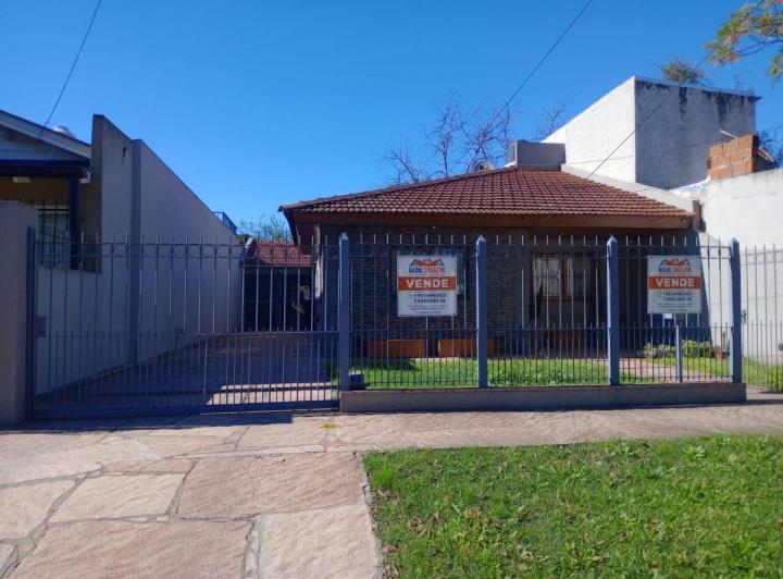 Casa · 1m² · 6 Ambientes · 3 Cocheras