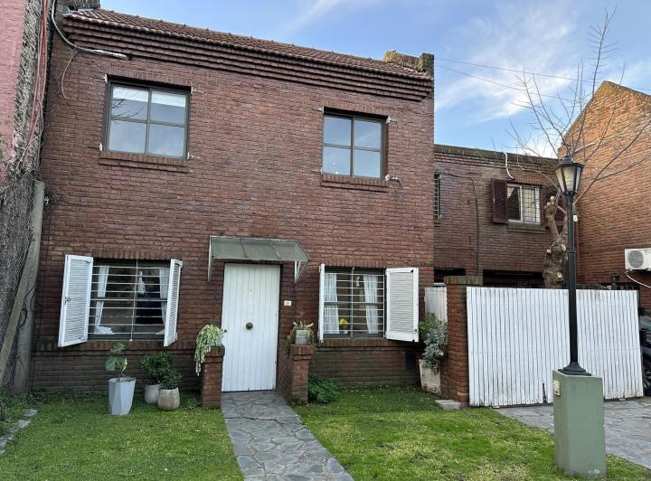 Casa · 87m² · 4 Ambientes · 1 Cochera