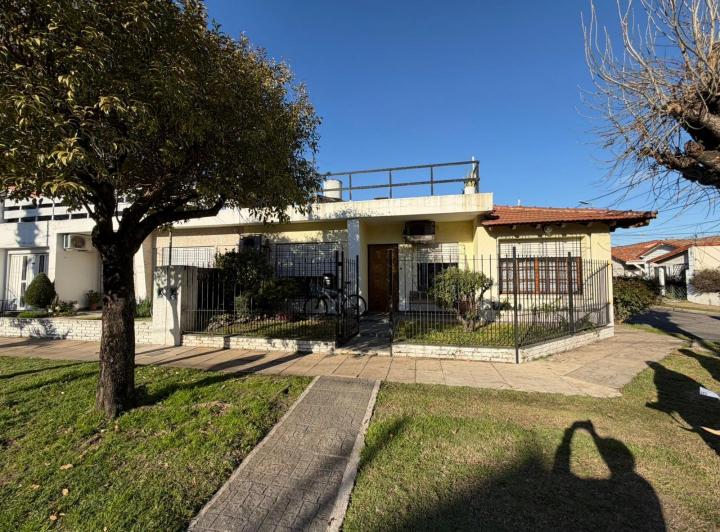 Casa · 90m² · 4 Ambientes · 1 Cochera