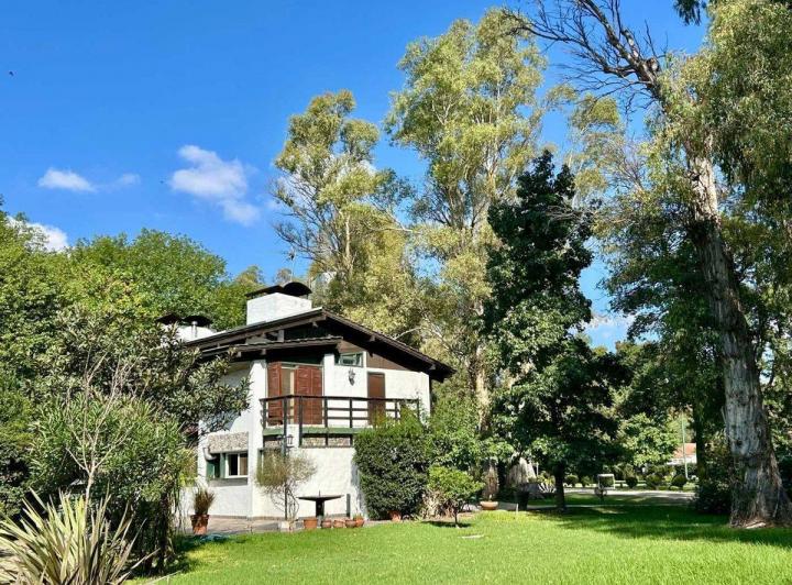 Casa · 190m² · 6 Ambientes · 2 Cocheras