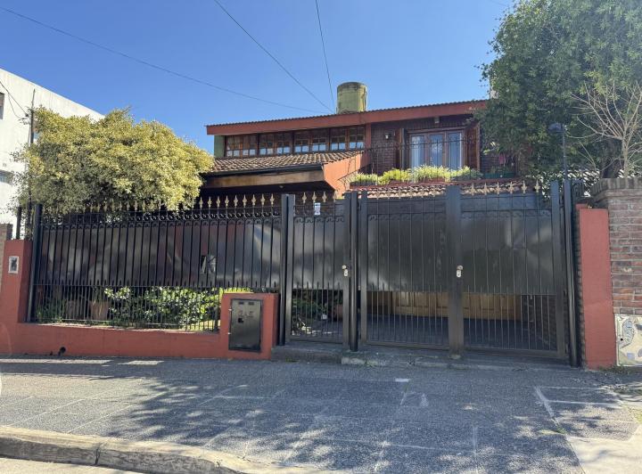 Casa · 280m² · 4 Ambientes · 1 Cochera
