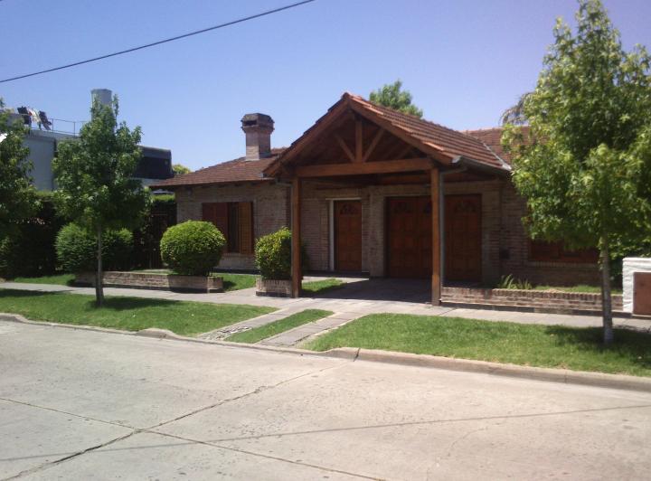 Casa · 200m² · 5 Ambientes · 1 Cochera