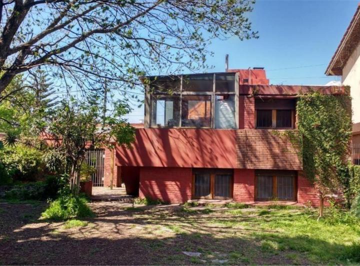 Casa · 180m² · 4 Ambientes · 3 Cocheras