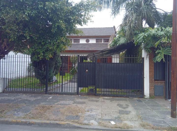Casa · 200m² · 5 Ambientes · 1 Cochera