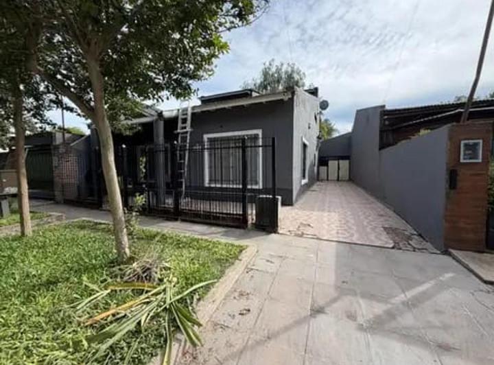 Casa · 110m² · 4 Ambientes · 2 Cocheras