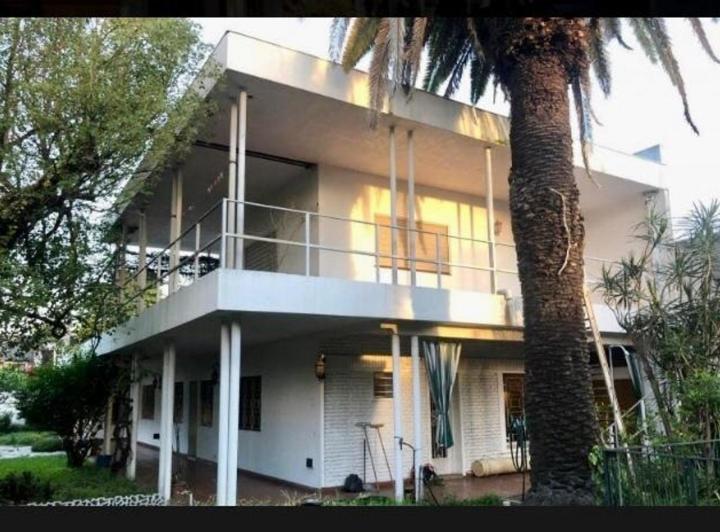 Casa · 400m² · 4 Ambientes · 2 Cocheras