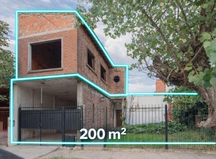 Casa · 160m² · 4 Ambientes · 2 Cocheras