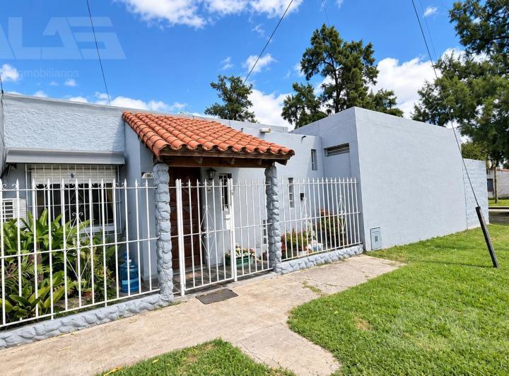 Casa · 105m² · 4 Ambientes · 2 Cocheras
