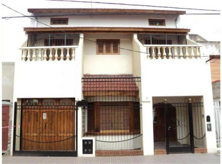Casa · 335m² · 7 Ambientes · 2 Cocheras