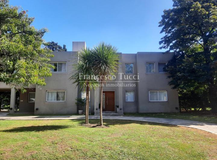 Casa · 204m² · 4 Ambientes · 4 Cocheras