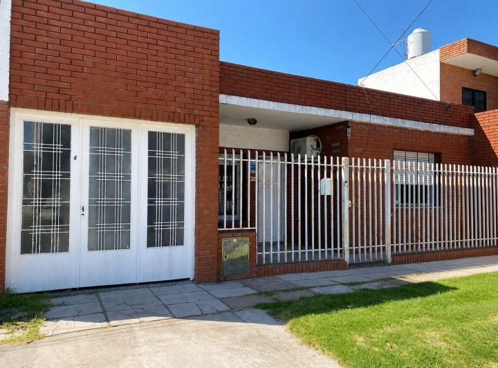 Casa · 196m² · 3 Ambientes · 1 Cochera
