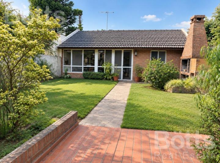 Casa · 253m² · 6 Ambientes · 3 Cocheras