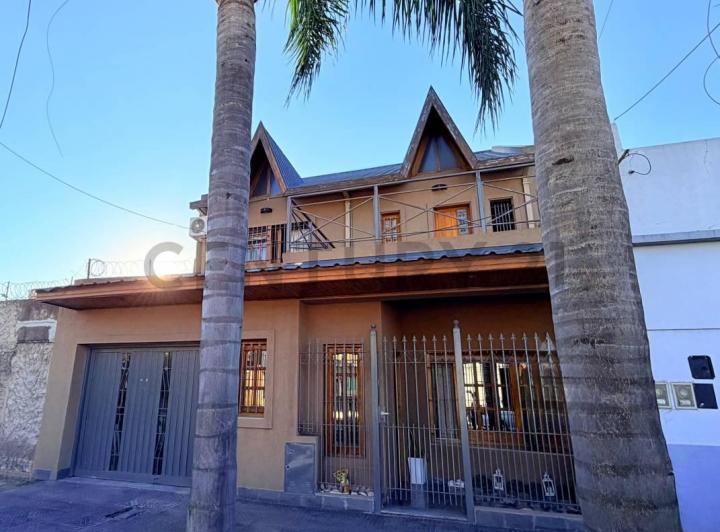 Casa · 240m² · 4 Ambientes