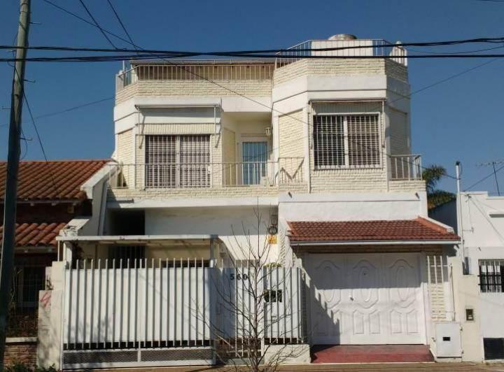 Casa · 244m² · 6 Ambientes · 1 Cochera