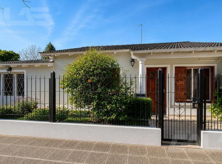 Casa · 100m² · 3 Ambientes · 2 Cocheras