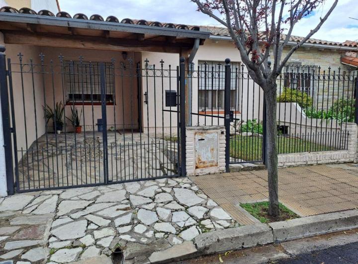 Casa · 80m² · 4 Ambientes · 1 Cochera