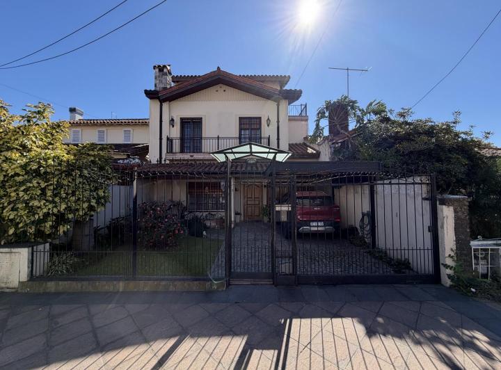 Casa · 250m² · 5 Ambientes