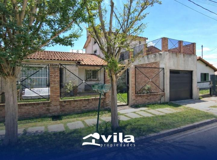 Casa · 221m² · 4 Ambientes · 2 Cocheras