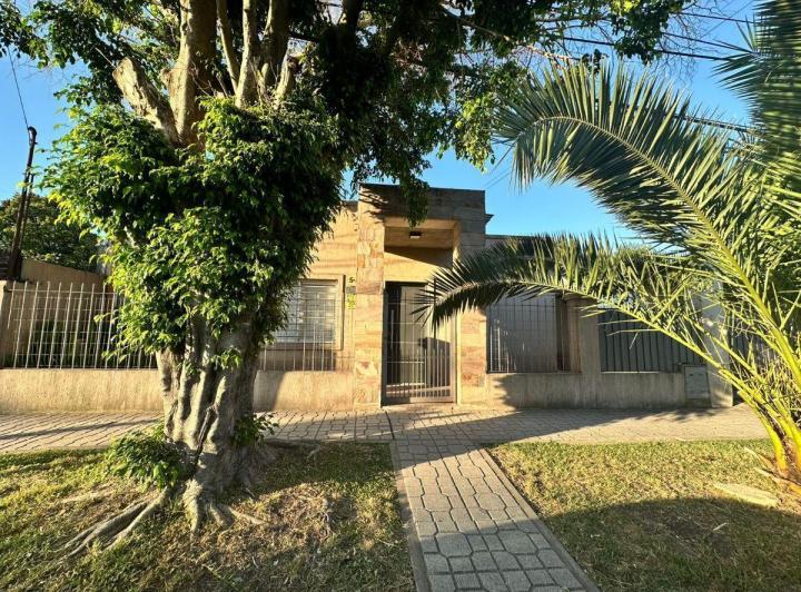 Casa · 80m² · 4 Ambientes · 2 Cocheras