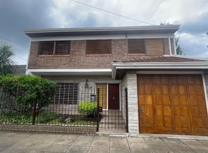 Casa · 165m² · 4 Ambientes · 1 Cochera