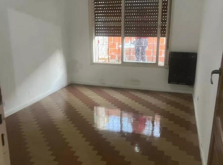 Casa · 250m² · 6 Ambientes · 2 Cocheras