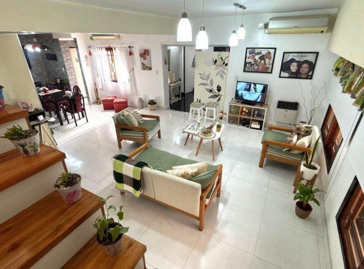 Casa · 275m² · 4 Ambientes · 1 Cochera