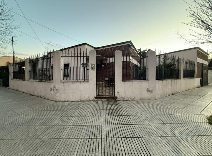 Casa · 122m² · 5 Ambientes · 1 Cochera