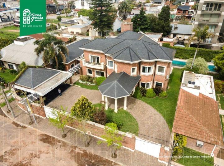 Casa · 720m² · 6 Ambientes · 6 Cocheras