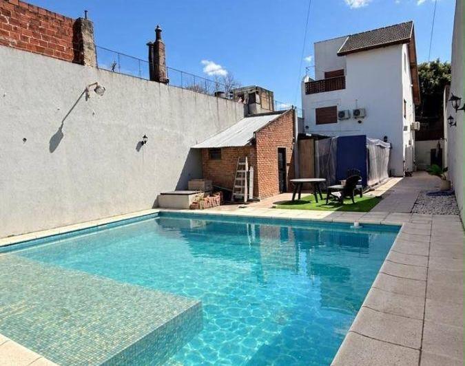 Casa · 180m² · 4 Ambientes · 1 Cochera