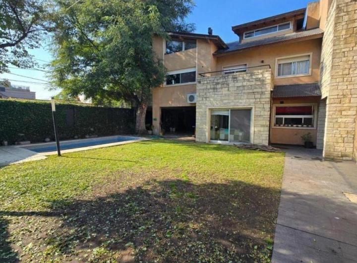 Casa · 389m² · 5 Ambientes · 2 Cocheras