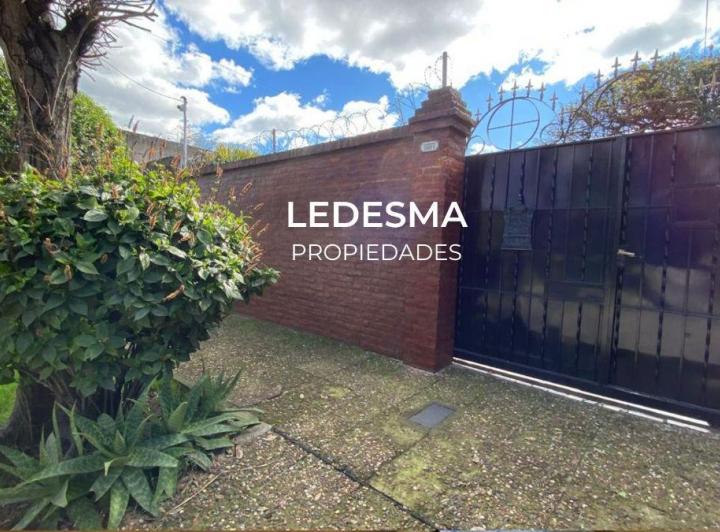 Casa · 140m² · 4 Ambientes · 3 Cocheras