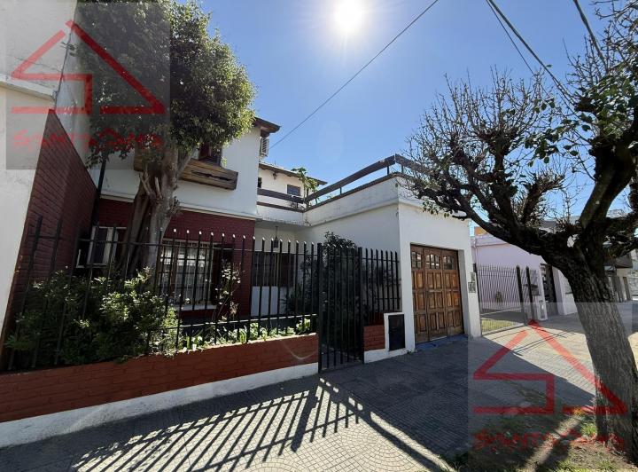 Casa · 220m² · 5 Ambientes · 1 Cochera