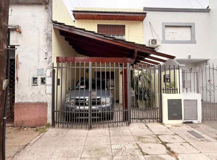 Casa · 77m² · 4 Ambientes · 1 Cochera