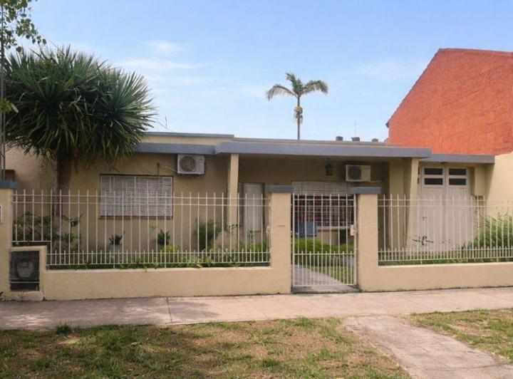 Casa · 92m² · 3 Ambientes · 2 Cocheras