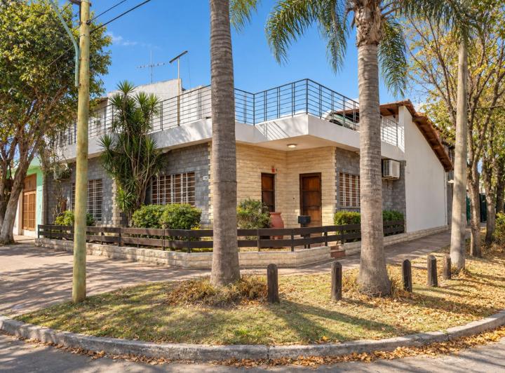 Casa · 165m² · 4 Ambientes · 1 Cochera