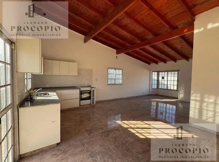 Casa · 90m² · 3 Ambientes · 2 Cocheras
