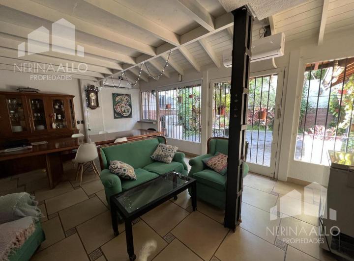Casa · 250m² · 5 Ambientes · 2 Cocheras