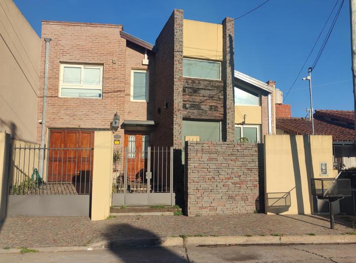 Casa · 188m² · 5 Ambientes · 2 Cocheras